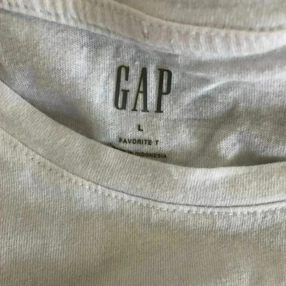 Gap Favorite T Strong Confident Brave Creative Radiant Woman - Picture 4 of 5